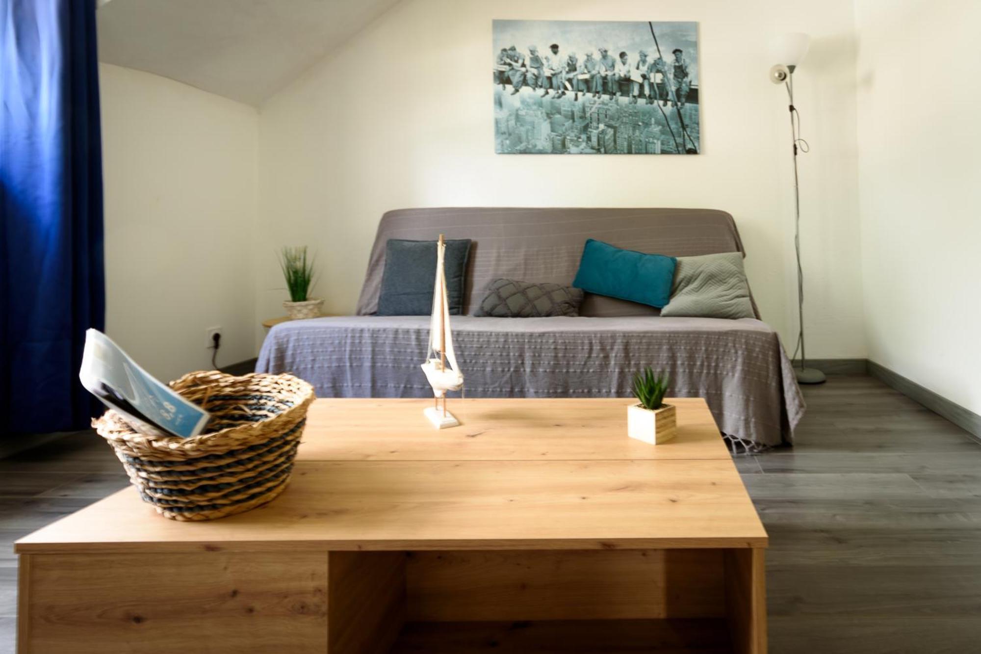 Apartment De La *